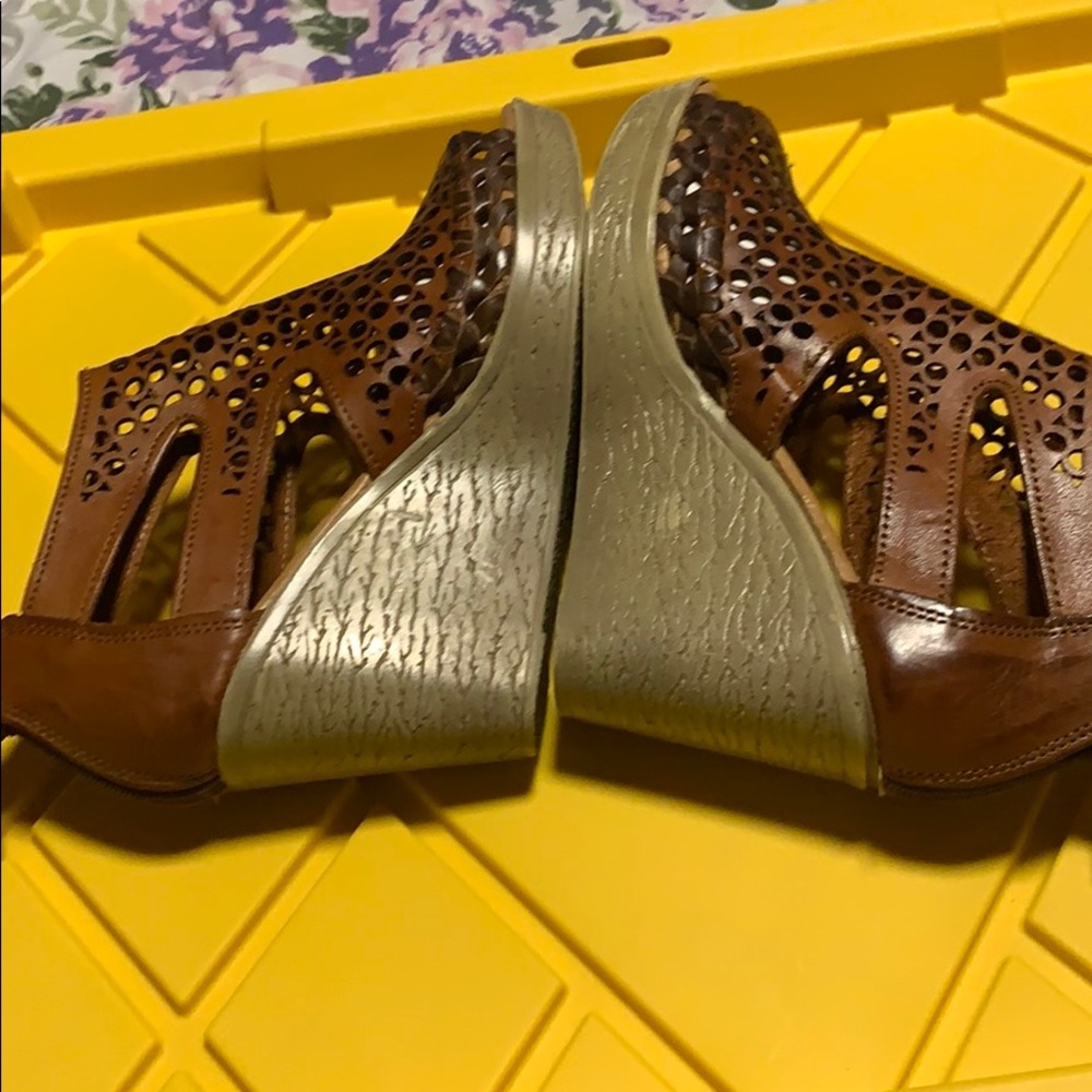 Ethnic Shoes - Picture 3 of 4